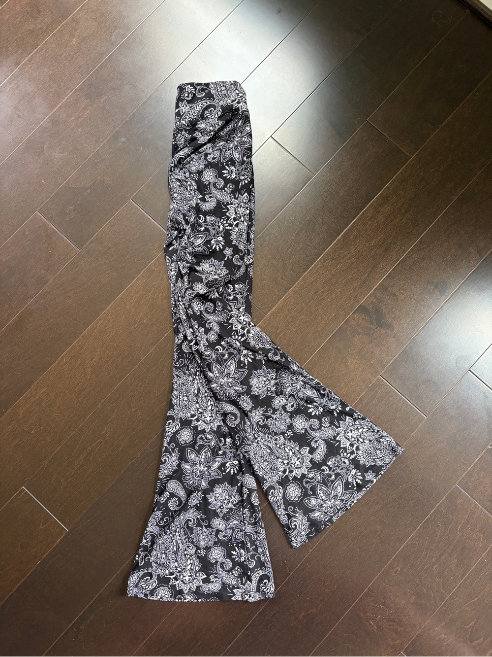 Women’s Black & White Paisley Flare Pants
